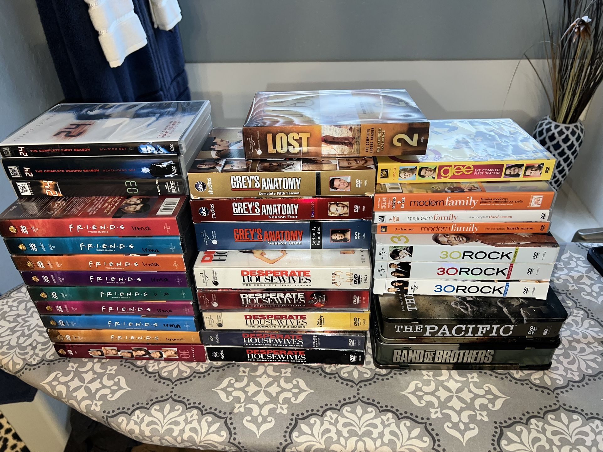 DVD Box Sets Friends 24 Modern Family 30 Rock Desperate Housewives