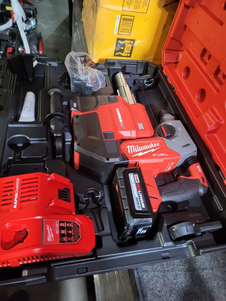 MILWAUKEE M18 FUEL Brushless 1 in. Cordless SDS-Plus Rotary Hammer/Dust Extractor Kit, Two 6.0 Ah Batteries