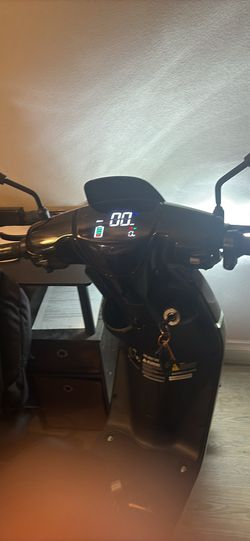 SWFT MAXX Electric Scooter