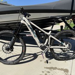 Pivot Shuttle am emtb medium
