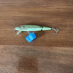 Vintage old school fishing lure – great for bass fishing or cabin / man cave decor. Don’t make them like this anymore.