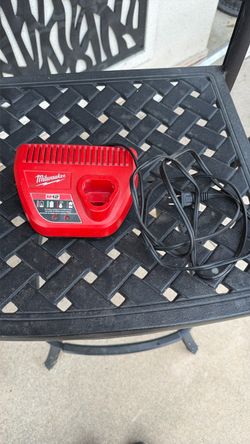 Milwaukee M12 Battery Charger