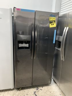 Frigidaire side by side in Dark Stainless new 2019