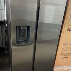 NEW OPEN BOX SAMUNG STAINLESS STEEL REFRIGERATOR 