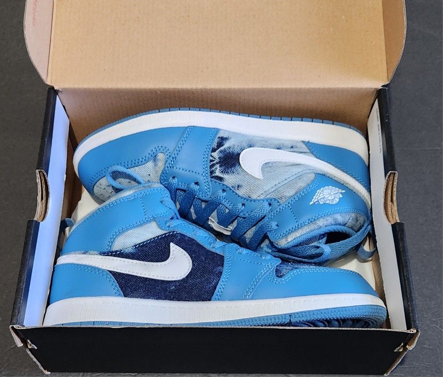 Boys Air Jordan 1mid