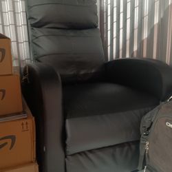Recliner Massage Chair With Remote, 8 Settings, New