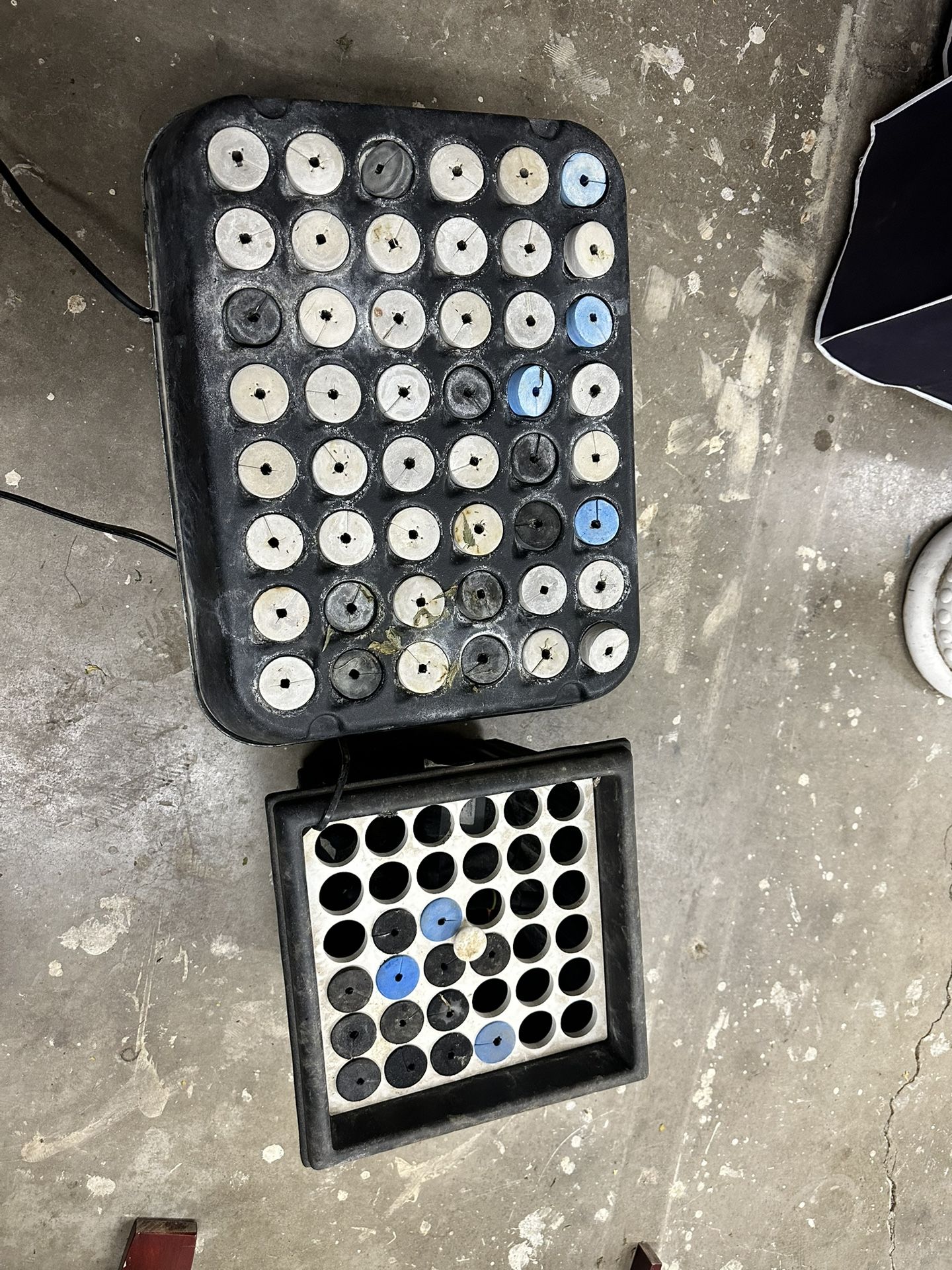 2 Aeroponic Cloners. Come With Pumps