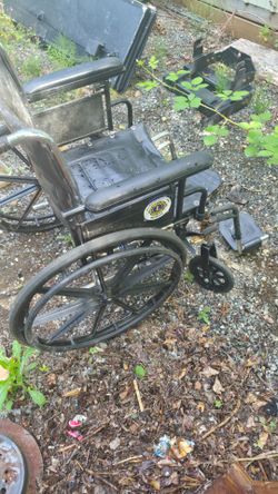 Wheelchair/ Both foot rests.