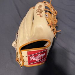 Rawlings Heart Of The Hide 11.5 Inch Glove. Only Used It A Couple Tournaments. Like New. Still Not Broken In. $250