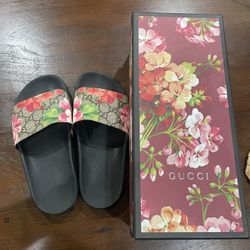 Lightly Used Gucci Slides  Size 6