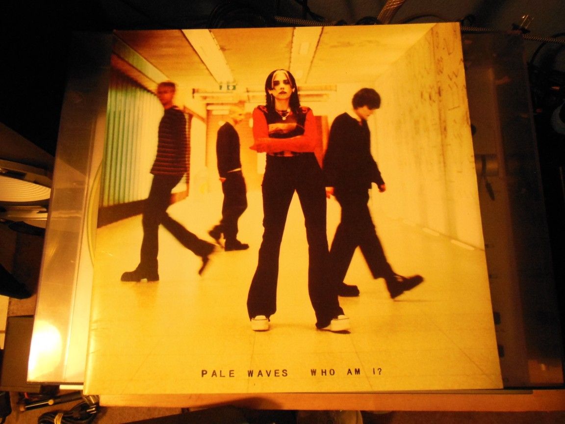 Pale Waves - Who Am I -autographed