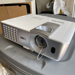 BENQ DLP Movie Projector Works Great!!