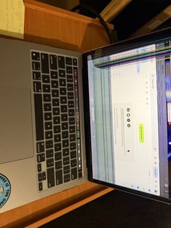 Apple MacBook Laptop – Cracked Screen