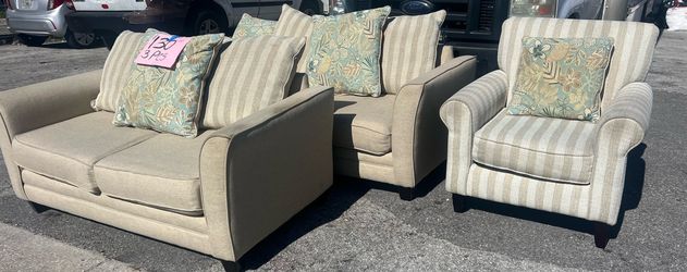 Juego De Sofas 3 Piezas/ Living Room Set 3 Pcs