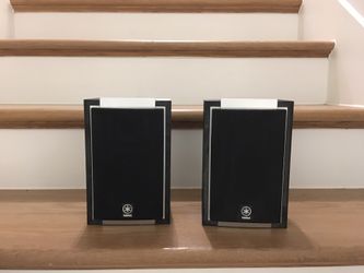 3 Yamaha speakers