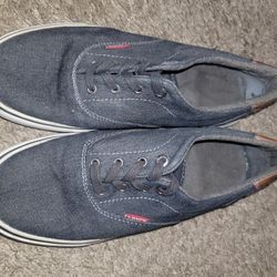 Levis Shoes Size 6