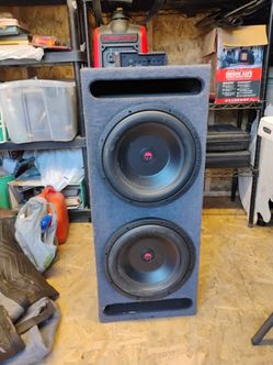 2 12 in gravity comp.  Has a 1100 hifonics class d amp