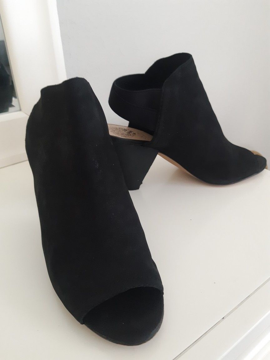 VINCE CAMUTO Leather Heels, Size 6.5, Worn ONCE In Excellent CONDITION 