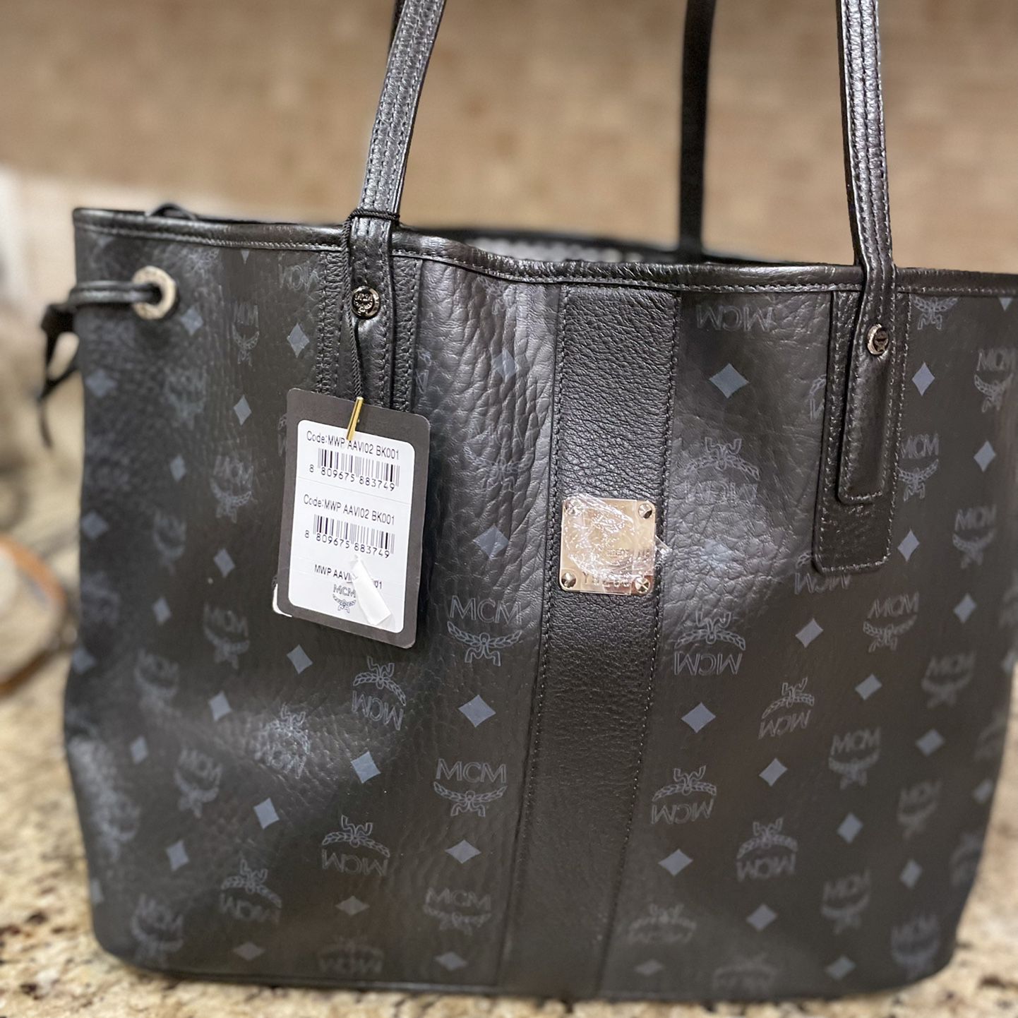 MCM Medium Liz Reversible Shopper TOTE BAG Black New $695 for Sale in  Uniondale, NY - OfferUp