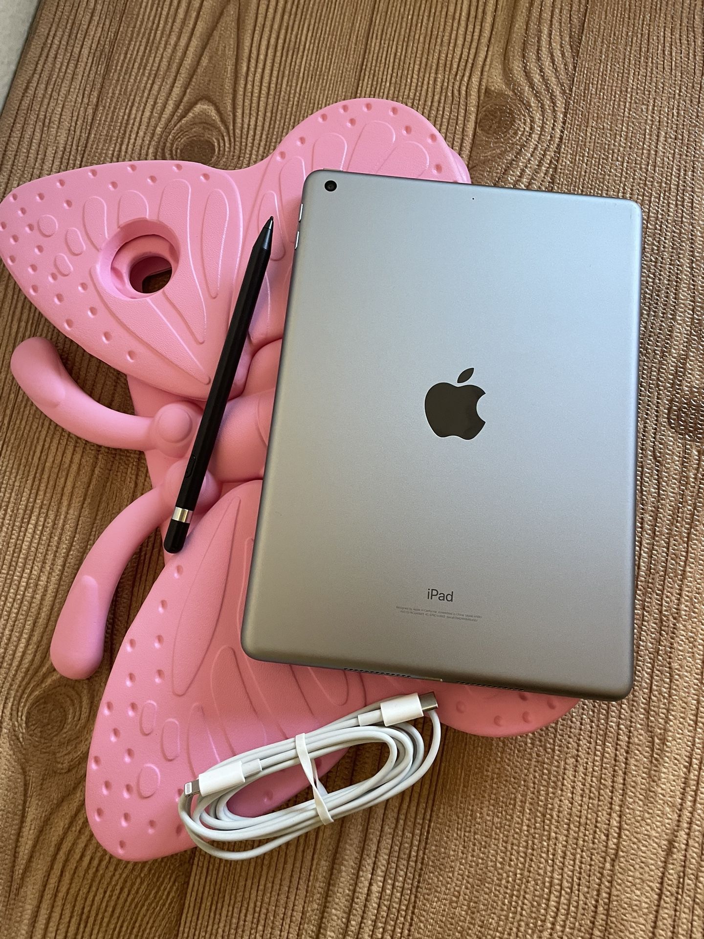 iPad 6th Generation 32GB With Pencil And Kids Case