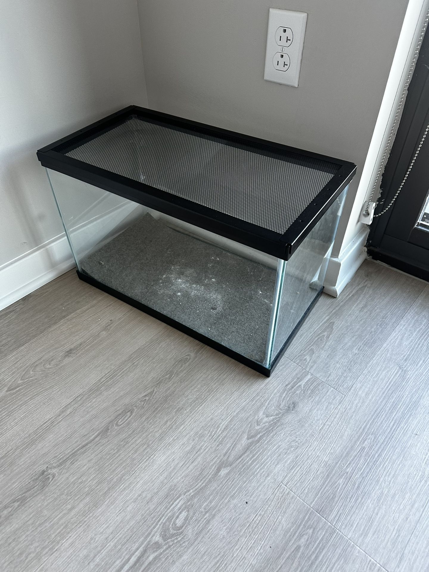 10 Gallon Reptile Tank