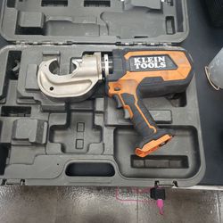 12 Ton Crimper With 1 Battery, Charger And Case
