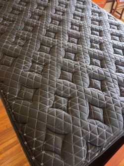 King Helix Midnight Elite Mattress - Like New
