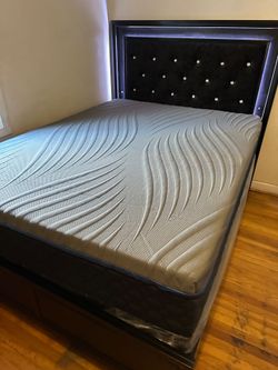 King Size Mattress Pillow Top new 12"bedframe sold separately