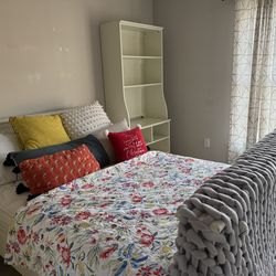 Solid wood Full size bed in white