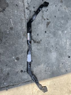 Radiator Bar Toyota Matrix 2004