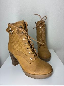G by Guess Women’s Tan Quilted Lace-Up Heeled Combat Boots, size 8.5