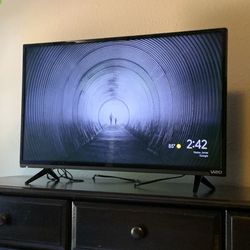 32 inch Vizio HDTV Model E32-C1 With Remote 