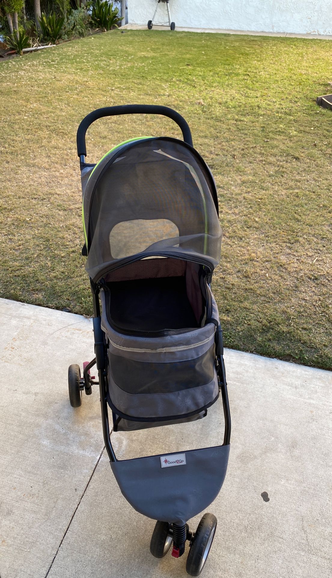 Dog stroller