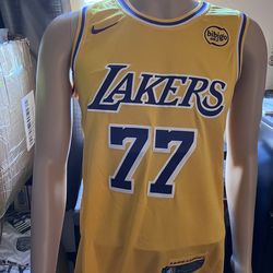 Los Ángeles Lakers Dončić #77 Size Small To X-Large