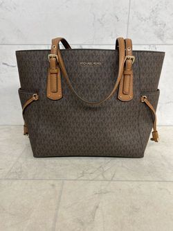 MICHAEL KORS Signature Voyager East West Tote (PO1019041)