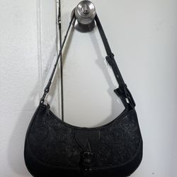 black shoulder bag