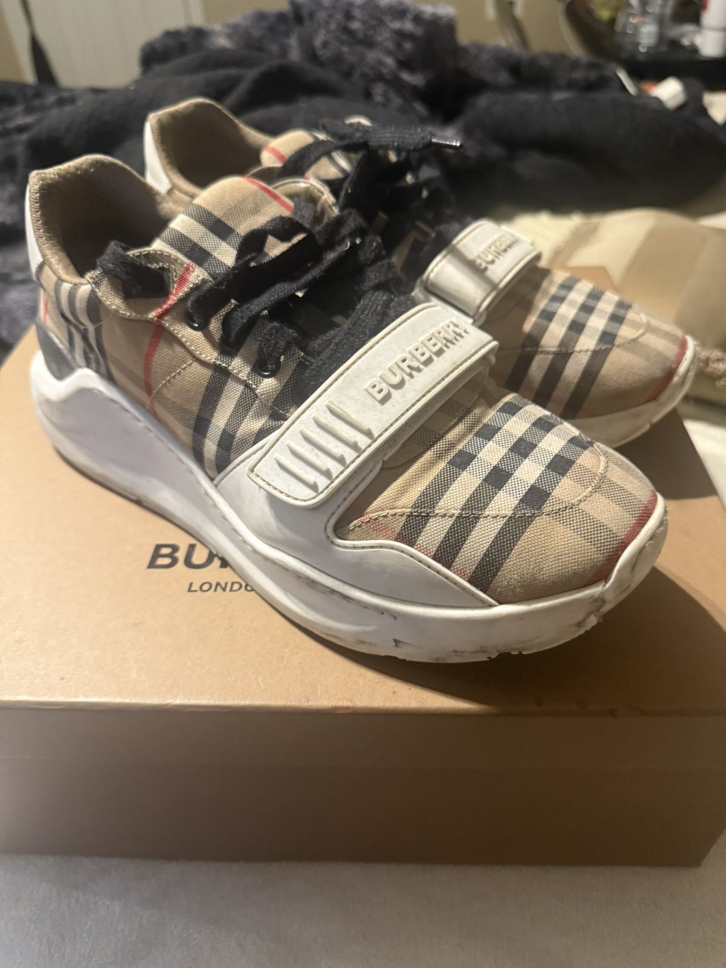 Burberry Shoes size 10.5