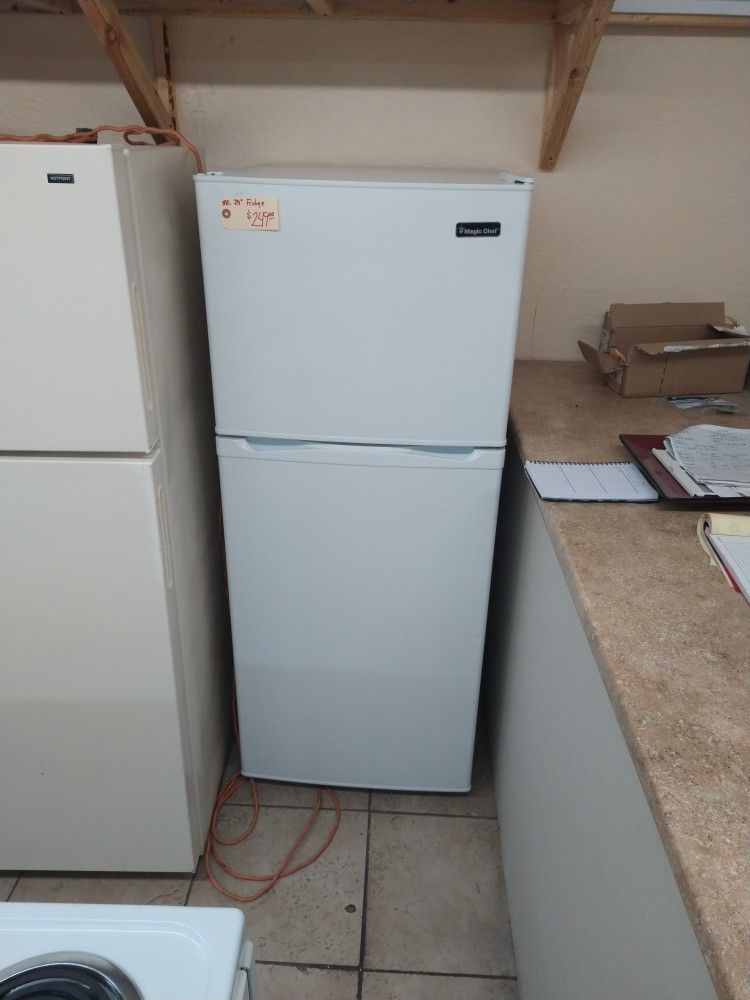 24-in Magic Chef Apartment Size Fridge