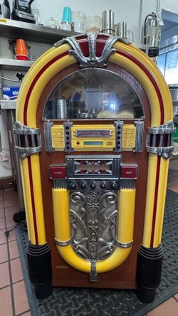 Vintage Spirit of St. Louis Jukebox by Polyconcept Fm/Am radio and Cd
