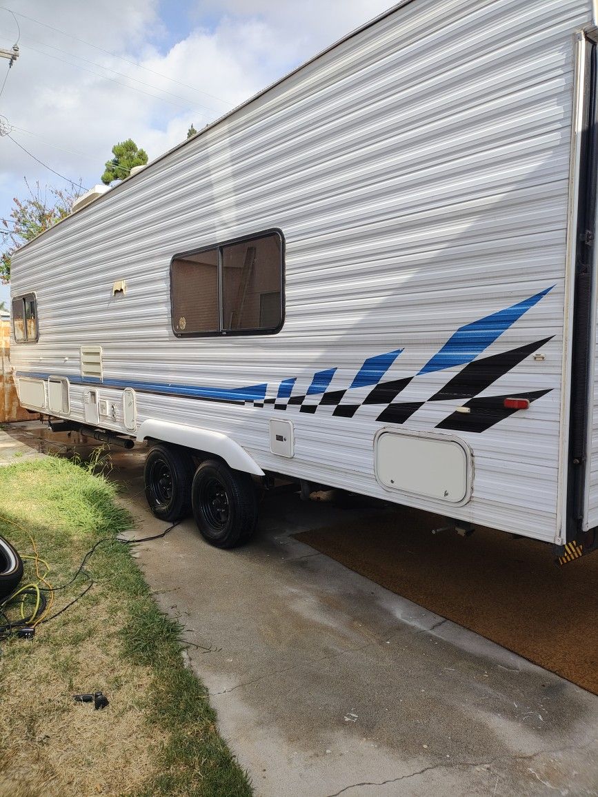 2001 Weekend warrior Toy Hauler 27 Ft
