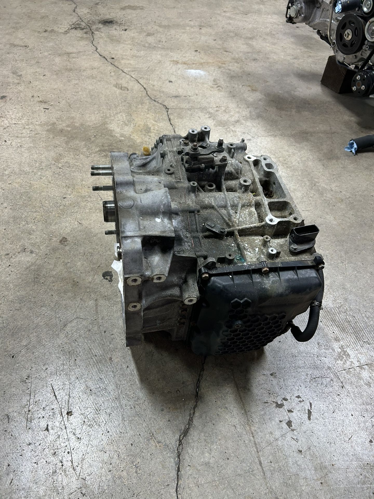 2017 Toyota AWD SIENNA automatic Transmission (For Parts Or Rebuild)