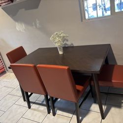 Dining Table & Chairs 
