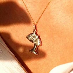 14K Solid Gold Pendant brand new Nefertiti