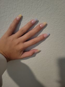 Pastel yellow and blue press ons