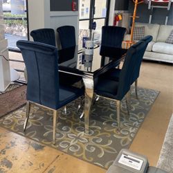 Beautiful Table With 6 Chairs Display Only