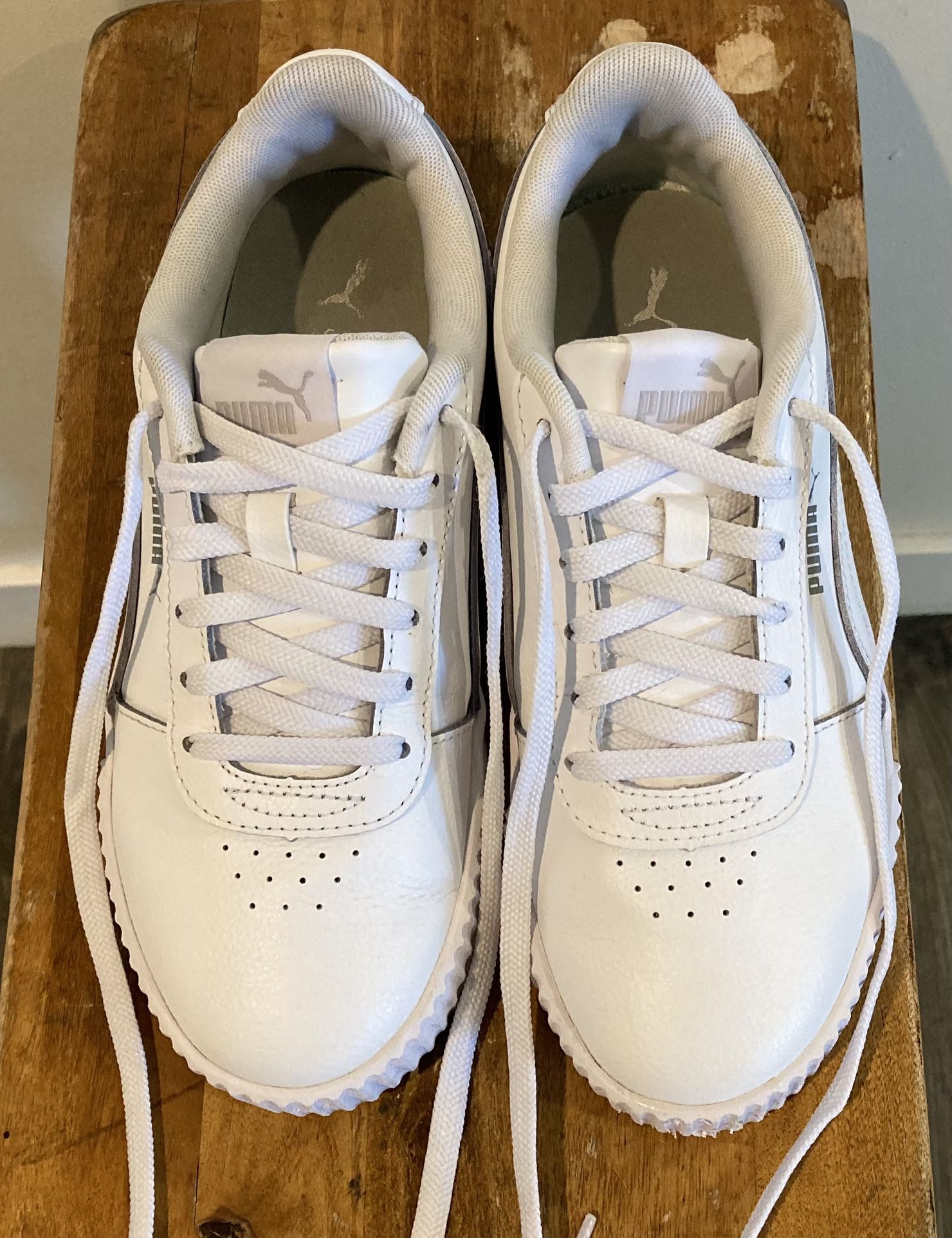 PUMA Women's Carina Sneaker SIZE 7.5 IN GOOD CONDITION!