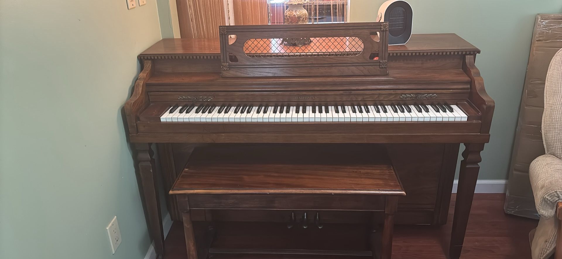 Hardman Studio Piano 