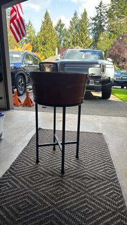 Pottery barn Beverage Container with Stand
