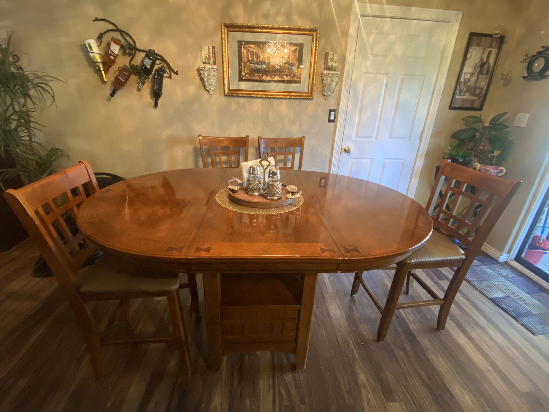 wood table and 4 Chairs