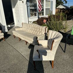 Queen Anne 3 piece Vintage Living room set needs some work see pictures $500.00 or BO PLEASE DO NOT BOTHER TRY TO SCAM WITH ZELLE, VENMO ETC. I DIDN’T